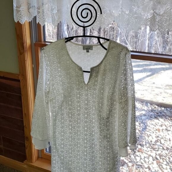 Robbie Bee Signature Sz. L White Eyelet Dress w Unique Sleeves - Picture 6 of 11